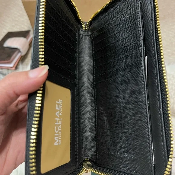 Michael kors wallet - Picture 3 of 3